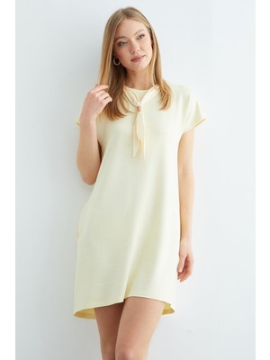 FullaModa Fular Detaylı Bisiklet Yaka Elbise