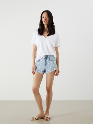 Lc Waikiki Yeni Sezon Standart Fit Çiçek Nakışlı Kadın Jean Şort