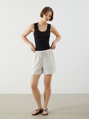 Lc Waikiki Yeni Sezon Beli Lastikli Çizgili Keten Karışımlı Kadın Şort