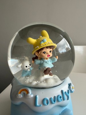 Bumelo Şapkalı Kız Büyük Boy Işıklı,müzikli Püskürtmeli Kar Küresi