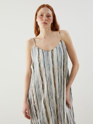 Lc Waikiki Yeni Sezon V Yaka Çizgili Askılı Saten Elbise