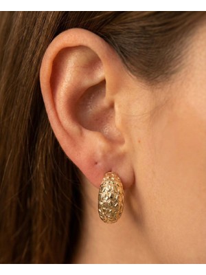 Milena Blake Dokulu Oval Gold Çelik Küpe – Zamansız ve Modern Şıklık