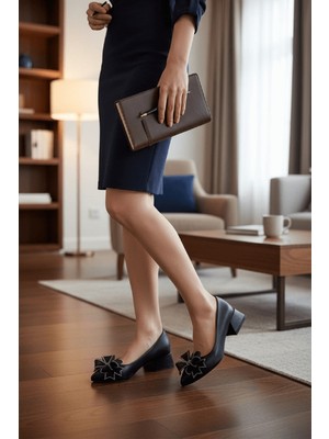 Divolya Tiny Siyah Fiyonklu (4 Cm) Sivri Burun Topuklu Ayakkabı