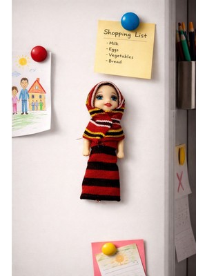 Seymen Bıçakçılık Karadeniz Kıyafetli Magnet Bebek – El Yapımı Yöresel Figür | Oyuncak & Buzdolabı Magneti