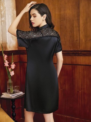 Marsilyan- Özel Tasarım Dantel Işlemeli Şık Göğüs Dekolteli Yırtmaçlı Sabahlıklı 2'li Siyah Saten Gecelik Takımı