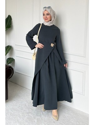 Tesettür Diyarı Minel Broş Detaylı Cupra Tansel Kumaş Tesettür Elbise- Füme