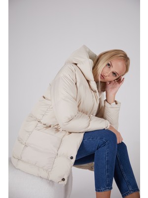 Tonny Black Kadın Bej Monica Normal Kesim Uzun Ön Düğme Dolumlu Su Geçirmez Kumaş Kapüşonlu Kaban