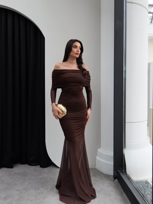 Esra Helvacı Madonna Yaka Tül Detaylı Uzun Elbise