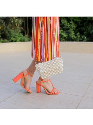 Evyora Uzun Zincir Kollu Kapaklı Inci Çanta Beyaz