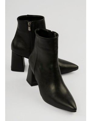 Mubiano Kadın Bot Sivri Burun Topuklu Fermuarlı Livia Siyah