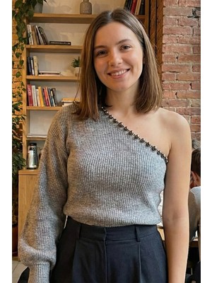 Nisan TT4433 Inci Detaylı Tek Omuz Balon Kol Kadın Triko Kazak Gri