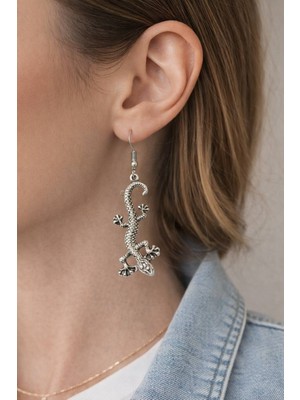 Herşey Nota Kertenkele Figürlü Gümüş Renk Sallantılı Kadın Küpe