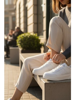 Enoch Erkek Beyaz Günlük Spor Ayakkabı Perfore Detaylı Sneaker Kalın Taban Okul ve Yürüyüş Modeli