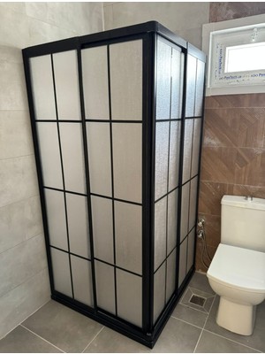 İNAN ALÜMİNYUM Duşakabin-Damla Desen Karalojlı Mika Cam Çeşitli Ölçüler (90X90 ,100X100 ,120X120 ) ve Aynı Zamanda Renk Seçenekleri Ile( Siyah , Sarı , Eloksal Parlak )