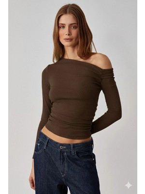 bebekokusu Asimetrik Yaka Bluz Kahve Pt