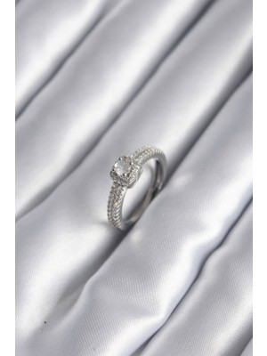 Pirinç Gümüş Renk Zirkon Taşlı Kadın Yüzük - Lisinya