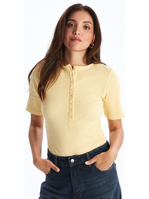 Lc Waikiki Yeni Sezon Bisiklet Yaka Dokulu Kadın Tişört