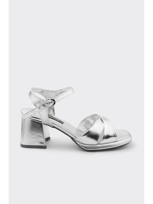 Derinet Kısa Topuklu Bilekten Bantlı Kadın Abiye Ayakkabı