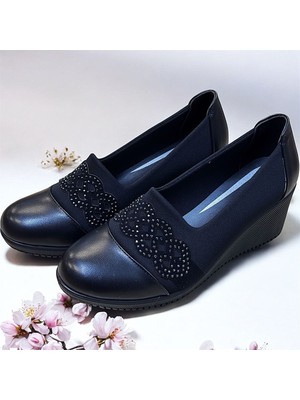 KAFKASLAR AYAKKABI Dolgu Topuklu Taş Detaylı Günlük Esnek Yapılı Kadın Babet Ayakkabı