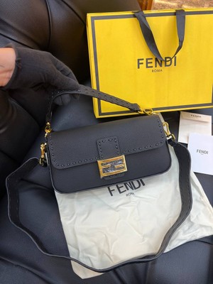 Fendi Logo Detaylı Ithal Çanta