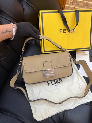 Fendi Logo Detaylı Ithal Çanta