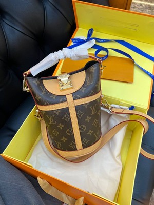 Louis Logo Detaylı Ithal Çanta