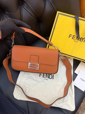 Fendi Logo Detaylı Ithal Çanta