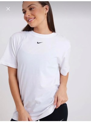 Nike Sportswear Oversize Bol Kalıp Beyaz Kadın Stil T-Shirt DX7910-100