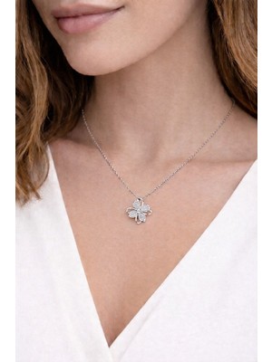 Gümüş Dört Yapraklı Yonca Kadın Kolye
