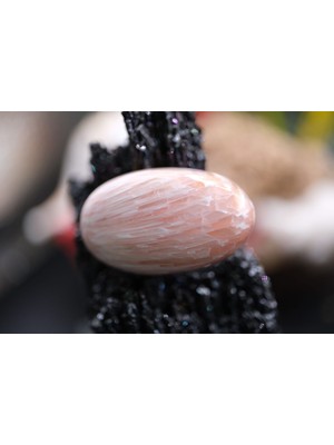 Aries 18.15CT 27.3X16.4MM Natural Scolasite