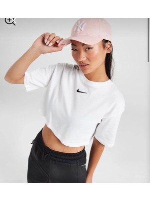 Nike Sportswear Cropped Short-Sleeve Bol Kalıp Beyaz Kadın T-Shirt FN5192-100