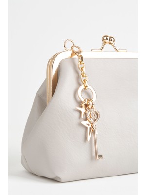 Vivaq Kadın Açık Gri Anahtar Charm Hediyeli Burs Kapama Astarlı El Kol ve Omuz Çantası