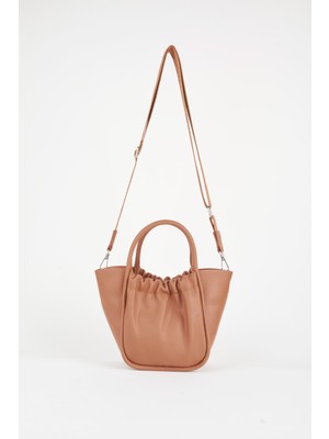 Vivaq Kadın Manolya Taba Orta Boy Astarlı Çıt Çıt ve Fermuar Kapama El Kol ve Omuz Çantası