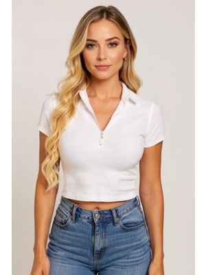 Kadın Beyaz Yarım Fermuarlı ve Kısa Kollu Crop Top Bluz – Şık, Rahat ve Kolay Kombinlenebilir