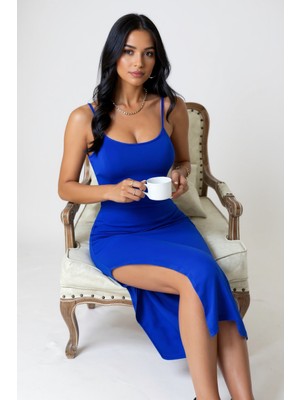 Kadın Mavi Yırtmaçlı Diz Altı Vücüdu Saran Gecelik