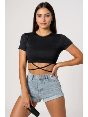 Kadın Siyah Yarım Kol Çapraz Bağlamalı Crop Top Bluz – Şık, Rahat ve Kolay Kombinlenebilir