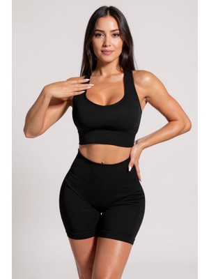 Kadın Siyah Yüksek Bel Çapraz Sırt Detaylı Şortlu Gecelik Takım – Modern, Konforlu ve Günlük Kombinlere Uygun
