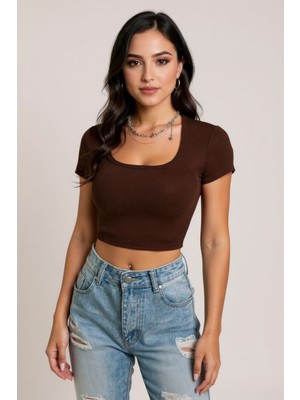 Kadın Kahverengi Yarım Kol Düz Yaka Crop Top Bluz – Şık, Rahat ve Kolay Kombinlenebilir