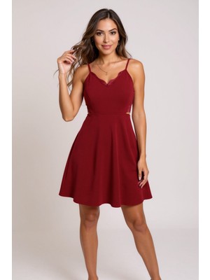 Kadın Bordo Ip Askılı, Sırtı ve Göğsü Dantel Detaylı Şık Gecelik – Modern ve Şık Tasarım