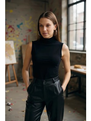 Kadın Siyah Kolsuz Balıkçı Yaka Basic Bluz