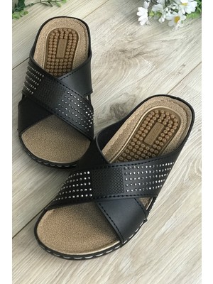 Gezer Masaj Tabanlı Çapraz Taş Detaylı Siyah Anne Terliği