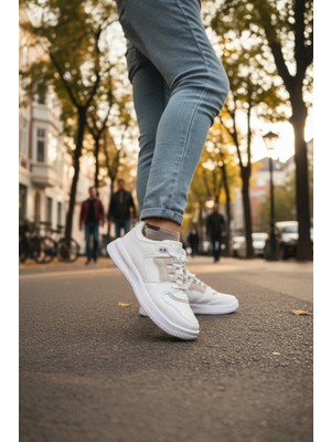 Enoch Erkek Beyaz Günlük Spor Ayakkabı Kalın Tabanlı Sneaker Süet Detaylı ve Parçalı Tasarım