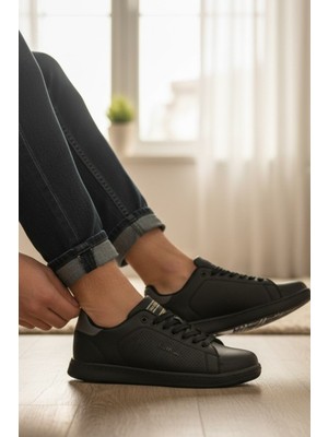 Enoch Erkek Günlük Spor Ayakkabı Düz Tabanlı Sneaker Perfore Yan Yüzeyli ve Metalik Yazı Detaylı