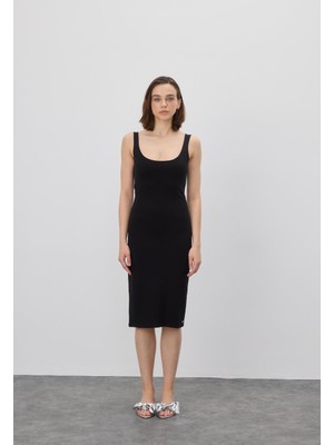 Tubia Kadın Siyah Renk Kare Yaka Yırtmaçlı Elbise