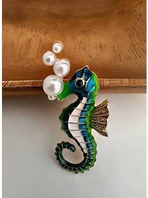 Pulinin Dükkanı Zürafa, Fil, Kedi, Baykuş, Eşek, Pelikan, Inek, Yusufcuk, Kirpi, Kurbağa, Kelebek, Denizatı Broşları