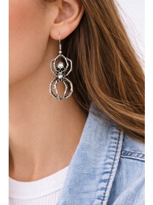 Herşey Nota Kuru Kafa Detaylı Örümcek Figürlü Gümüş Renk Sallantılı Günlük Kadın Küpe