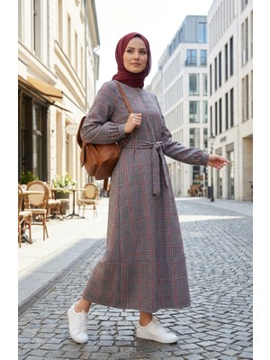 Ekose Desenli Kuşaklı Tesettür Elbise 2219-03 Lacivert Kırmızı