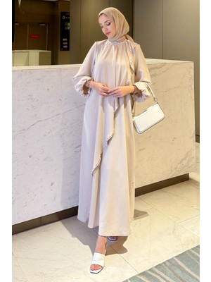 Tesettür Diyarı Krep Kumaş Kenarları Taş Işlemeli Nazende Elbise- Bej