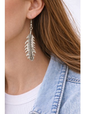 Herşey Nota Doğal Yaprak Formlu Gümüş Renk Sallantılı Günlük Kadın Küpe