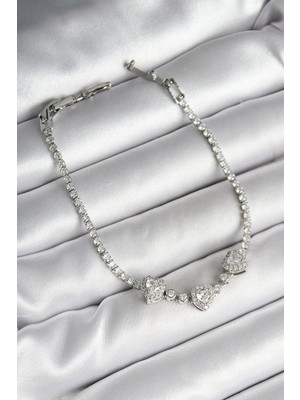 Inure Jewelry Pirinç Sıralı Kalp Figürlü Zirkon Taşlı Gümüş Renk Kadın Bileklik